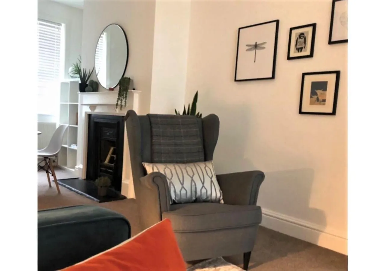 بيت للعطل Perfectly Located 4 Storey Townhouse With 2 Parking Spaces In Central هاروغايت